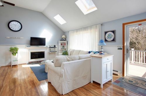 6 Poplar Dr, Mashpee MA 02649-2064 exterior