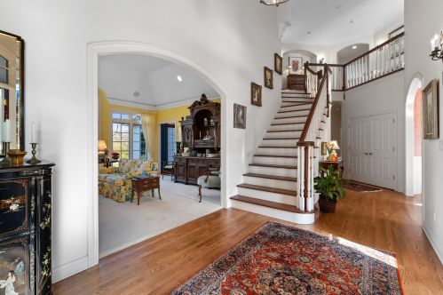 4020 Canterbury Ct, Thiensville, WI 53092-2779