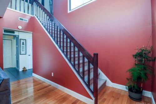 4 Pond View Dr, Brookfield Center CT  06804-3427 exterior