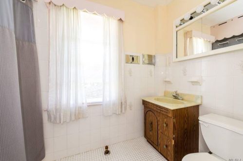 117 Magnolia Ave, Mount Vernon NY  10553-1244 exterior