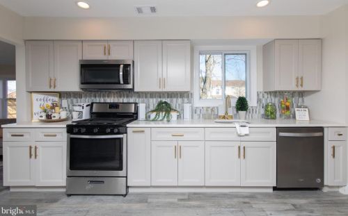 125 Applewood Dr, Auburn NJ 08085-1559 exterior