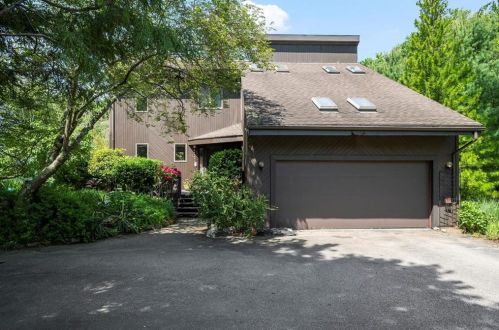114 Bay Dr, South Kingstown, RI 02882-2837