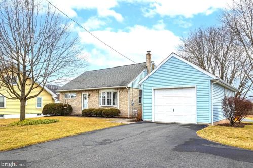 57 2nd St, Bally, PA 19503-9656