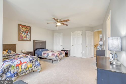 42104 Glynn Tarra Pl, Leesburg VA  20176-5478 exterior