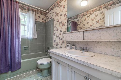 305 9th Ave, Elwood NY  11731-2127 exterior