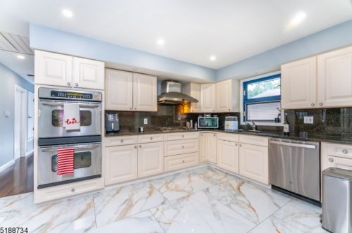 1570 Franklin St, Clark NJ  07066-2517 exterior