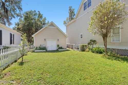 37 Brisbane Dr, Beaufort SC  29902-5718 exterior