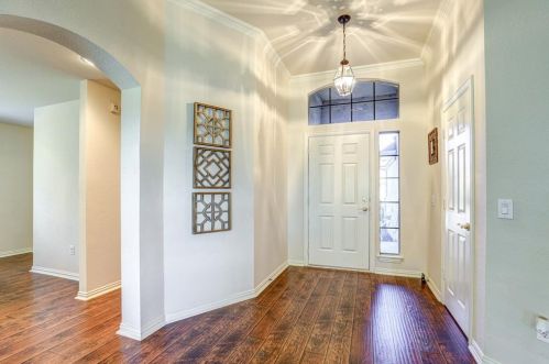 9717 Pinewood Dr, Denton, TX 76207-6677