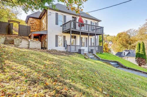 3 Division St, Jeannette, PA 15644-2461