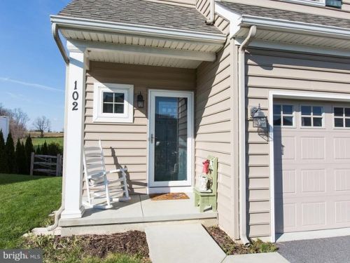 102 Creekview Dr, Lapark, PA 17562-9439