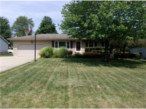 610 Dorchester Dr, Hubbard, OH 44425-2607