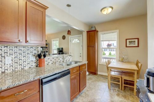 330 Franklin St, Oconomowoc, WI 53066-3628