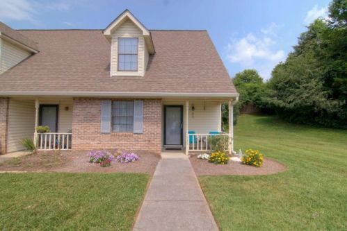 935 Chip Cove Ln, Knoxville, TN 37938-4659