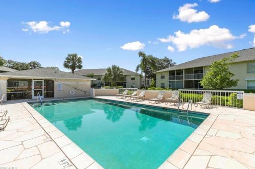 677 Squire Cir, Naples, FL 34104-6511