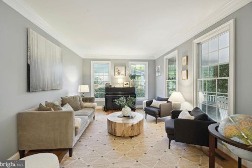 610 Poplar Dr, Falls Church VA  22046-2838 exterior