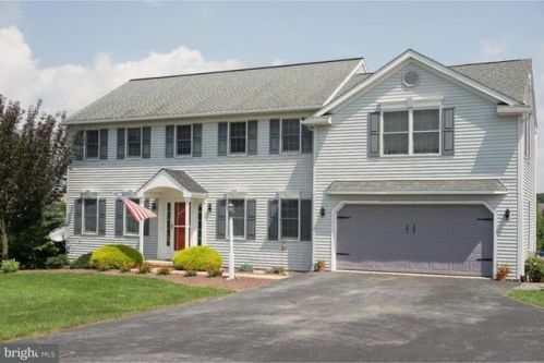 643 Meadow Hill Dr, Beartown, PA 17555-9429