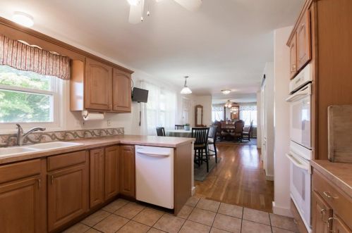 19 Casey Dr, Middletown RI  02842-6224 exterior