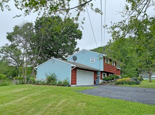 348 Lake Shore Dr, Monroe, NY 10950-1918