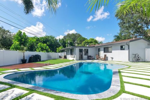 1961 56th Way, Hollywood FL  33021-3813 exterior