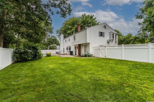 292 Parkside Ave, Miller Place NY  11764-3521 exterior