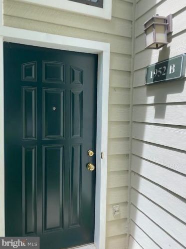 1952 Villaridge Dr, Herndon, VA 20191-4827