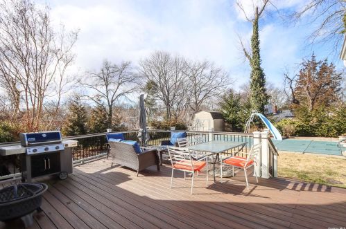 12 Grover Ln, Elwood NY  11731-3015 exterior