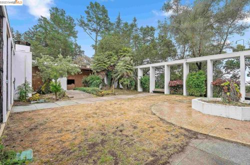 5645 Bacon Rd, Oakland, CA 94619-3103