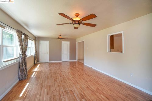 2322 Olinda Ct, Pinole CA  94564-1821 exterior