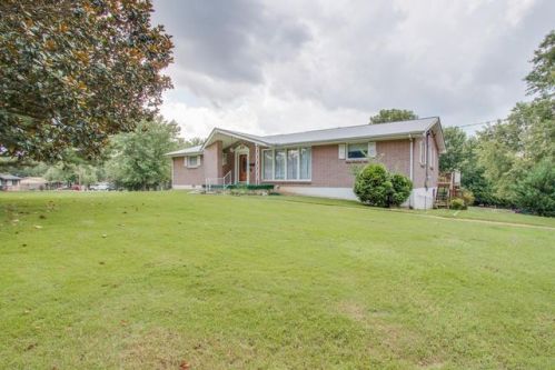 110 Linda Dr, Hendersonville, TN 37075-5310