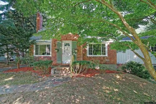 50 Old Loudon Rd, Newtonville, NY 12110-4005