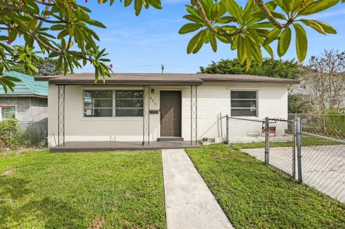 903 21st St, West Palm Beach, FL 33407-5725