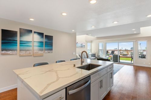 3136 Geronimo Ave, San Diego CA 92117-6244 exterior