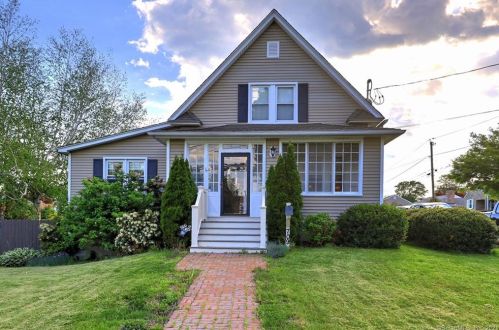 709 Huntington Rd, Stratford, CT 06614-3111