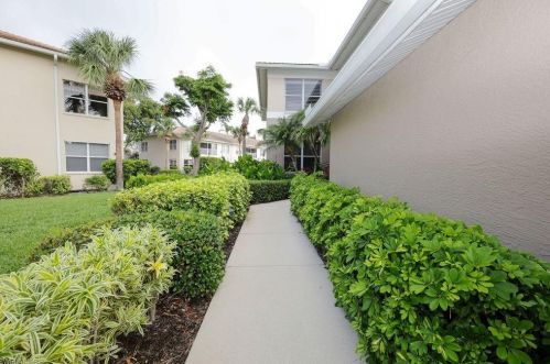 816 Carrick Bend Cir, Naples, FL 34110-3608