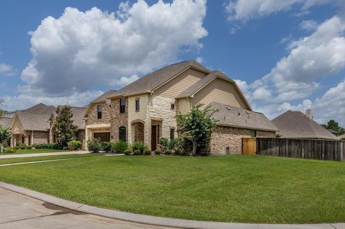 100 Silverstone Ln, Conroe TX  77384-4580 exterior