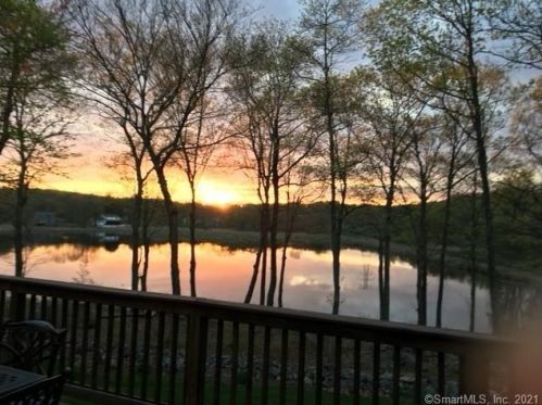 18 Black Swan Ct, Brookfield Center CT  06804-3977 exterior