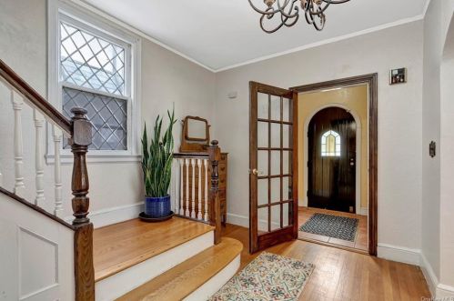 380 Summit Ave, Mount Vernon NY  10552-2206 exterior