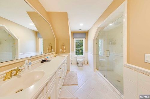 878 Seneca Rd, Franklin Lakes NJ  07417-2825 exterior