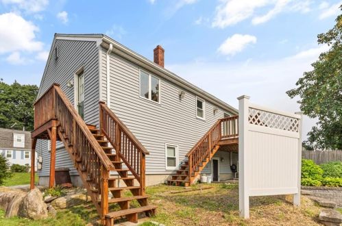 305 Minerva Ave, Cumberland RI  02864-7543 exterior