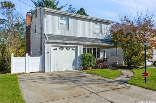 908 New Hyde Park Rd, New Hyde Park NY  11040-3205 exterior