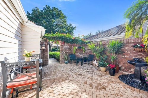 6656 Trident Way, Naples, FL 34108-8242