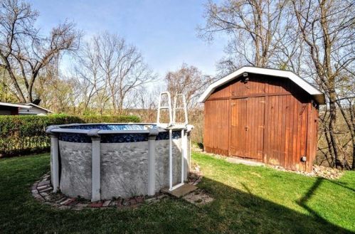 302 Sceneridge Rd, Mckeesport PA  15133-2222 exterior