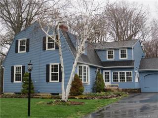 77 Meadowgate St, Hartford, CT 06109-3739