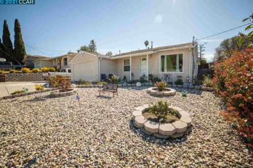 2438 Paloma St, Pinole, CA 94564-1421