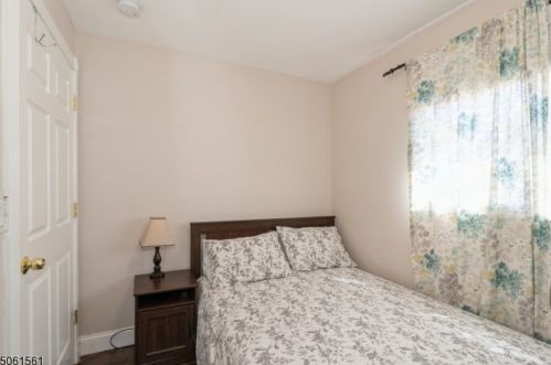 55 Charles St, Roselle Park NJ  07204-2258 exterior