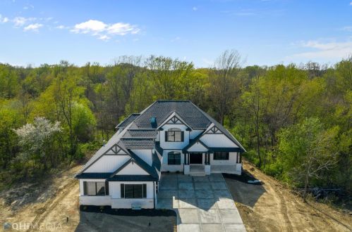 11094 Deer Creek Dr, Crown Point, IN 46307-7141