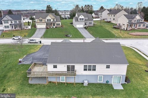 30 Centre Ct, Red Lion PA  17356-8949 exterior