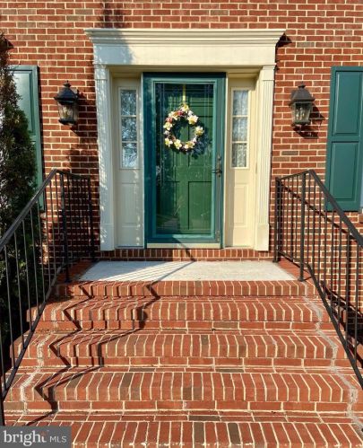 1220 Cloverdale Rd, Charles Town, WV 25414-4026
