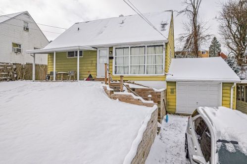 352 Whittier Dr, Pittsburgh, PA 15235-4652