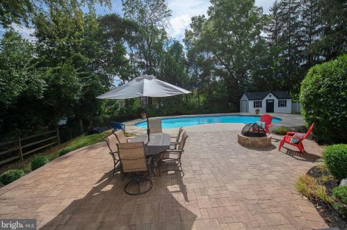 614 Westwind Dr, Berwyn PA  19312-1144 exterior